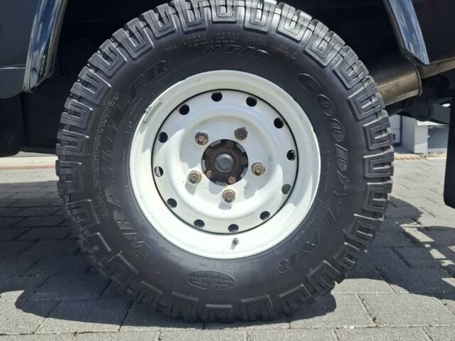 Land Rover Defender 110
