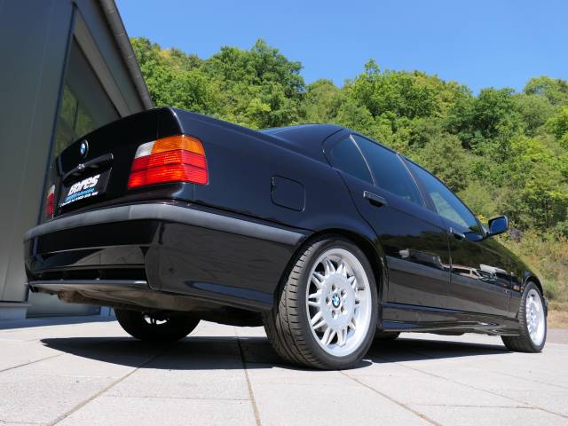 BMW 328i