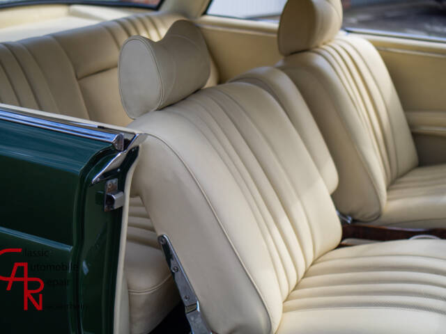 Mercedes-Benz 220 SE b