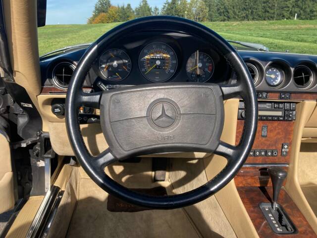 Mercedes-Benz 560 SL