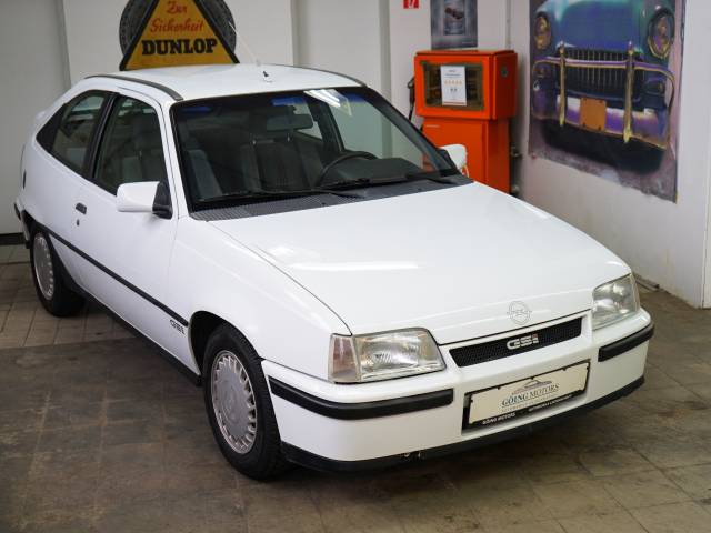 Image 1/20 de Opel Kadett 2,0i GSi (1986)