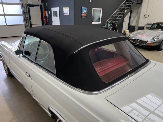 Mercedes-Benz 280 SE