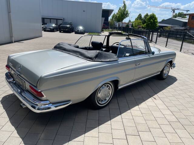 Mercedes-Benz 250 SE