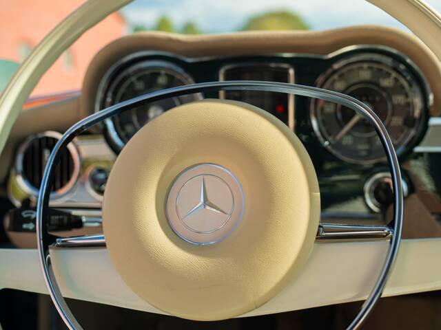 Mercedes-Benz 280 SL