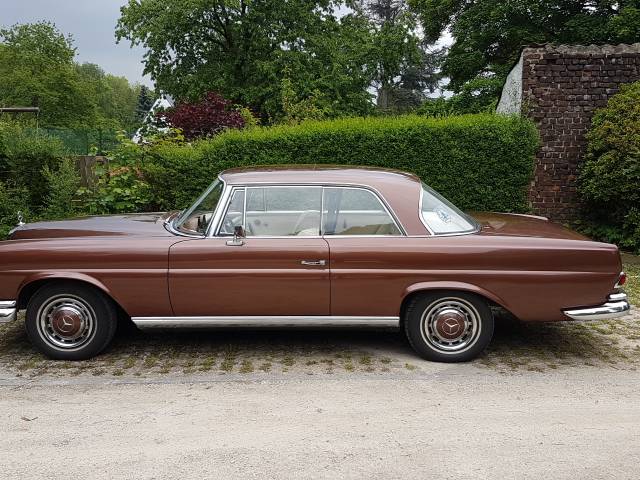 Mercedes-Benz 220 SE b