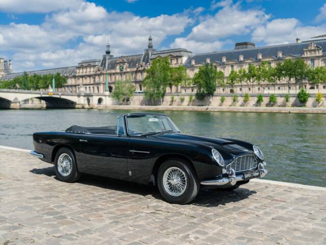 Aston Martin DB 5 Volante