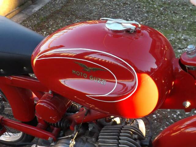 Moto Guzzi Cardellino 75