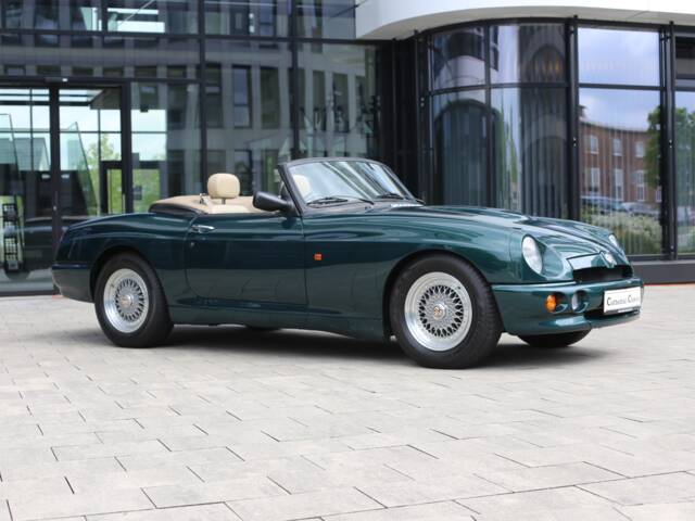 MG RV8