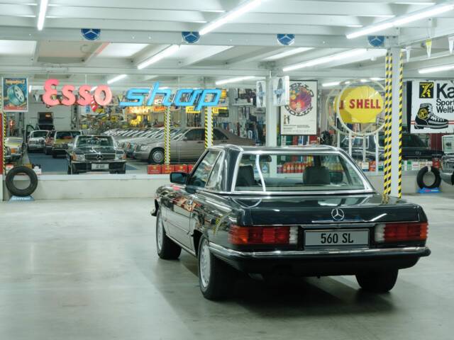 Mercedes-Benz 560 SL