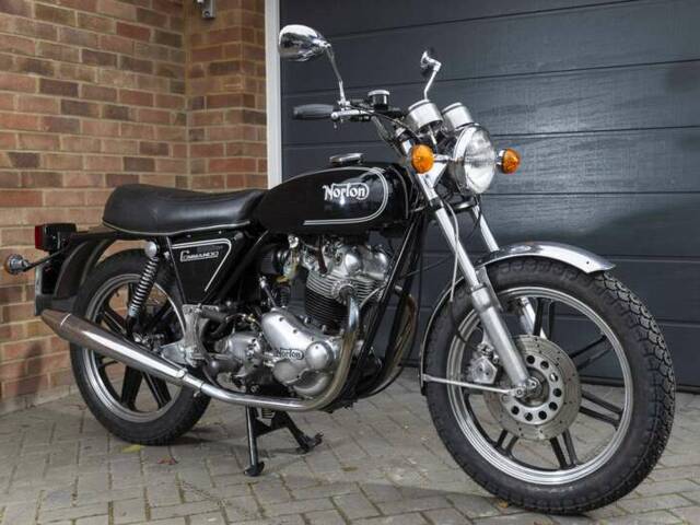 Norton Commando 750 Roadster
