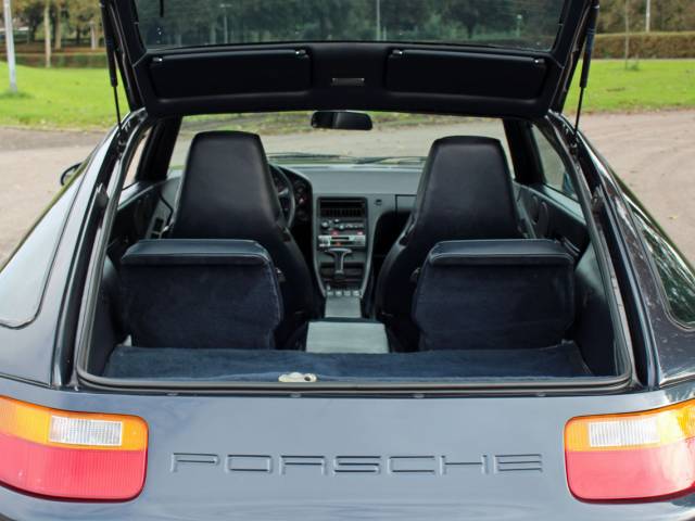 Porsche 928 S4
