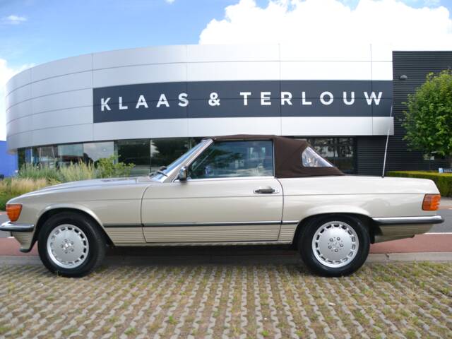 Mercedes-Benz 560 SL