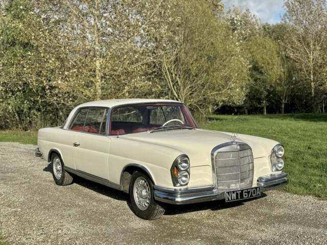 Image 1/50 of Mercedes-Benz 220 SE b (1963)