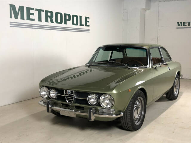 Image 1/22 of Alfa Romeo Giulia 1300 GT Junior (1971)