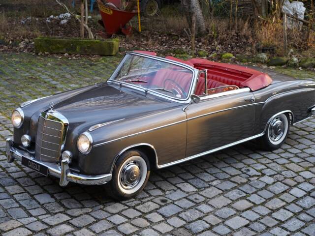 Imagen 1/21 de Mercedes-Benz 220 SE (1960)