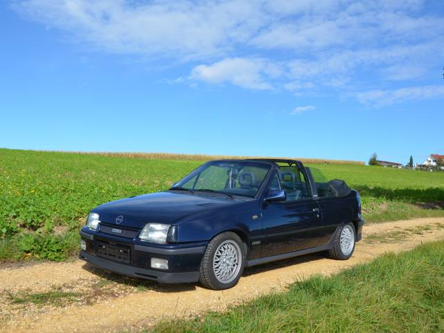 Image 1/16 de Opel Kadett 2,0i GSi (1990)