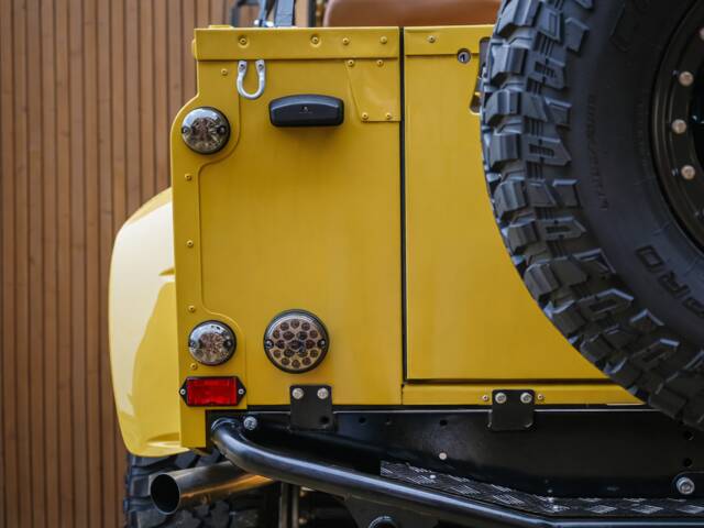 Land Rover 90