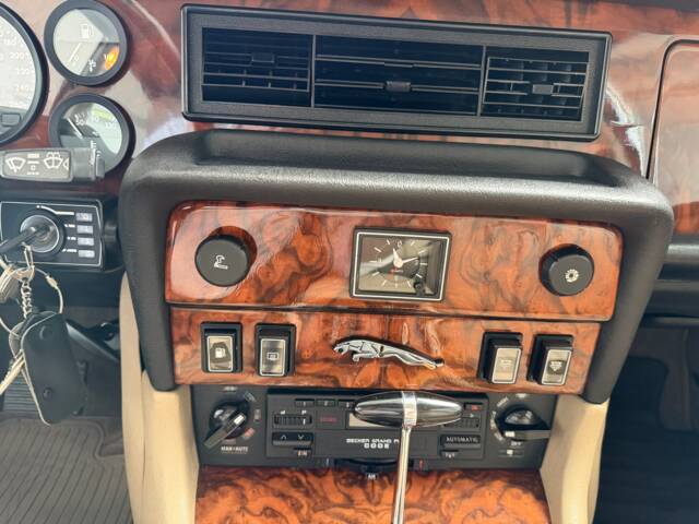 Jaguar XJ 12