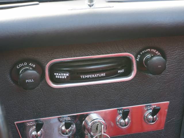 Austin-Healey 3000 Mk III (BJ8)