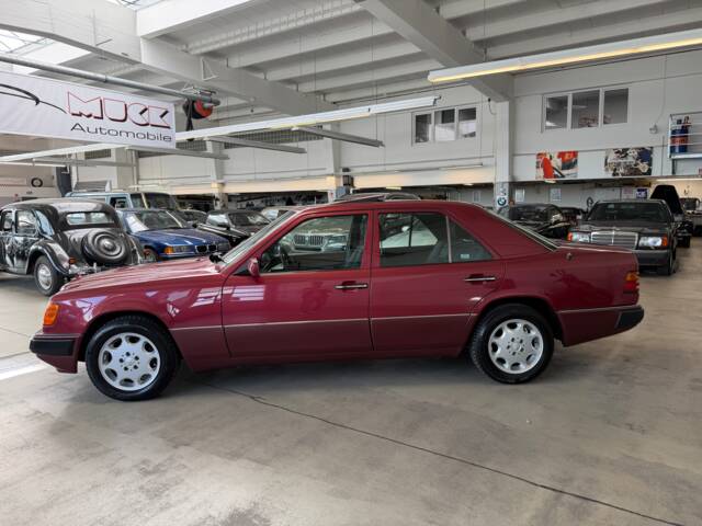 Mercedes-Benz 230 E