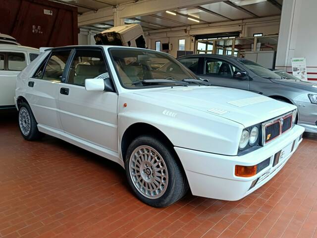 Image 1/25 de Lancia Delta HF Integrale Evoluzione I (1992)