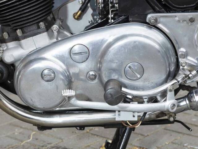 Norton Commando 750 Roadster