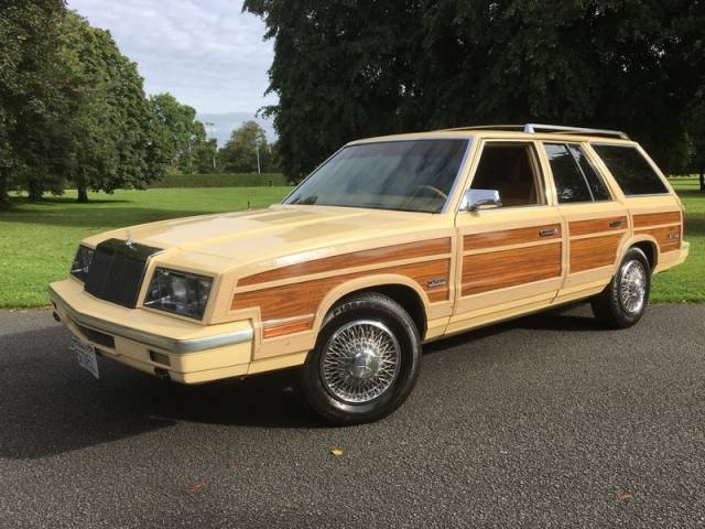 Image 1/13 of Chrysler Le Baron Town &amp; Country (1985)