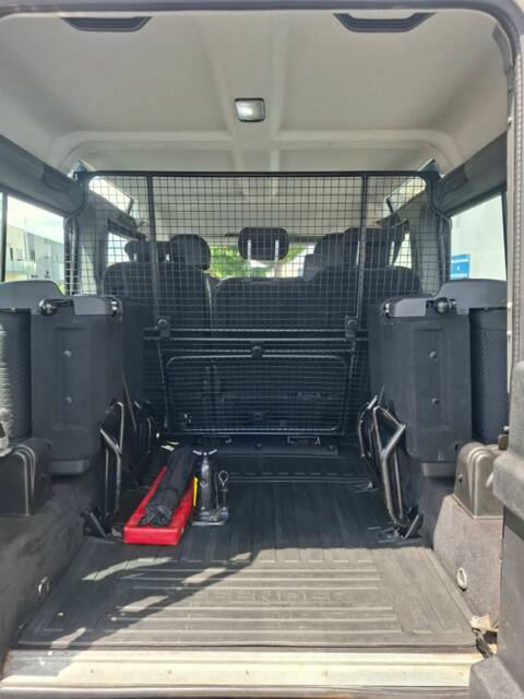 Land Rover Defender 110