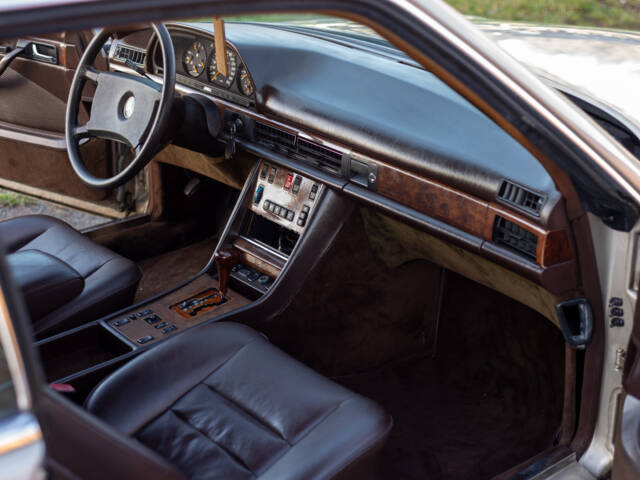 Mercedes-Benz 560 SEC