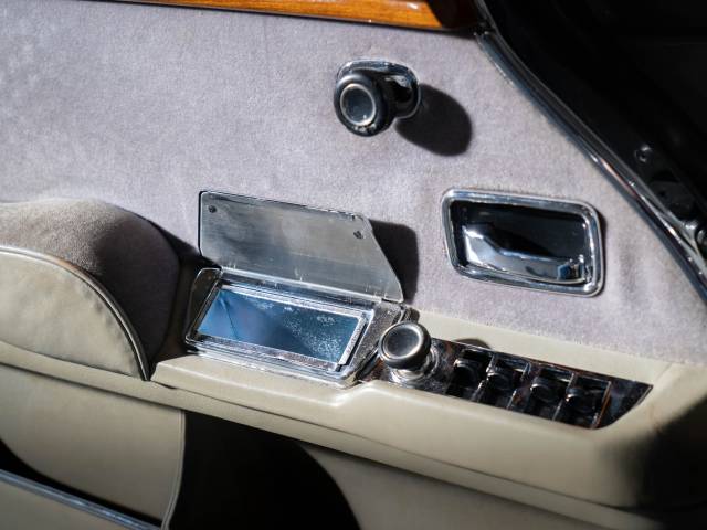 Mercedes-Benz 600