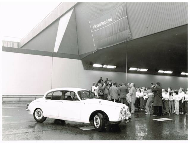 Jaguar 240