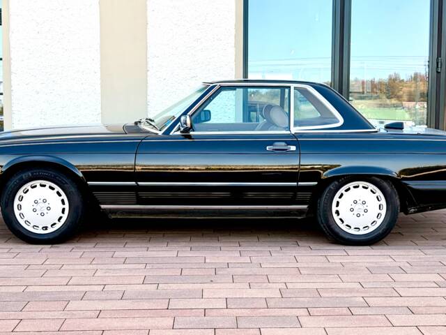 Mercedes-Benz 560 SL