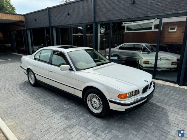 BMW 740i