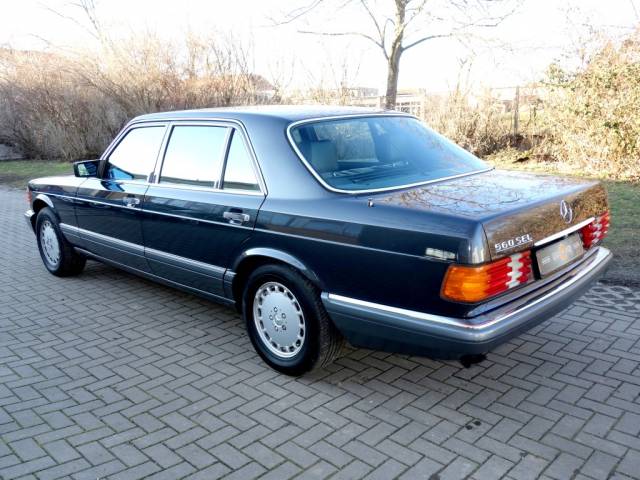 Mercedes-Benz 560 SEL