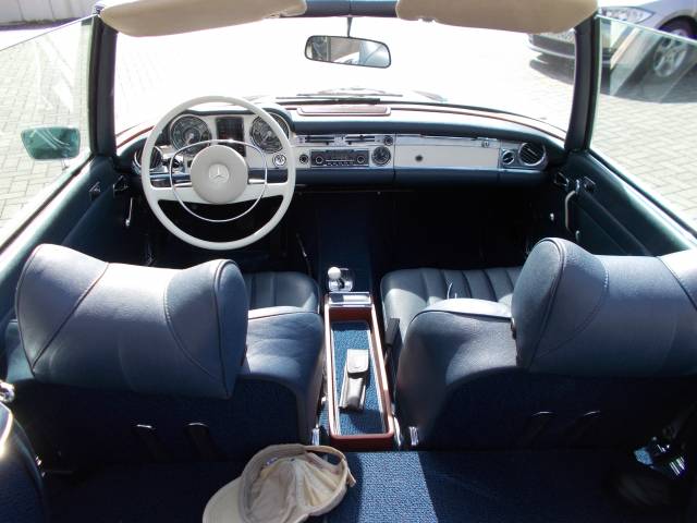 Mercedes-Benz 280 SL