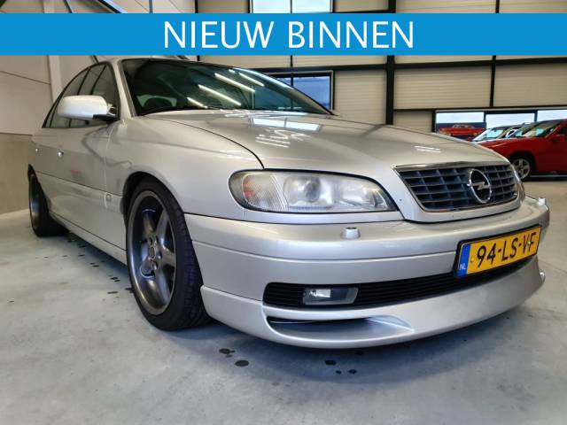 Bild 1/23 von Opel Omega 2,2i 16V (2003)