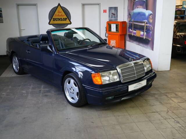 Afbeelding 1/33 van Mercedes-Benz 300 CE-24 (1993)