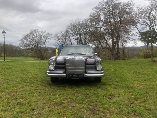 Mercedes-Benz 280 SE