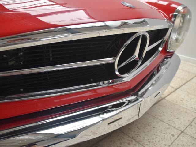 Mercedes-Benz 230 SL
