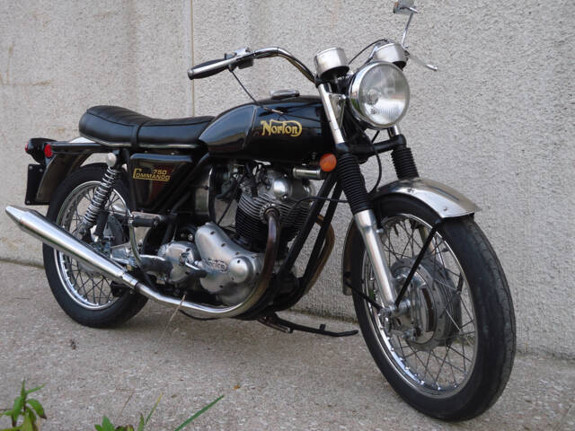 Norton Commando 750 Roadster