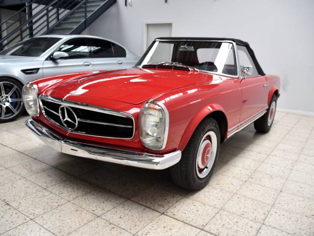 Mercedes-Benz 230 SL