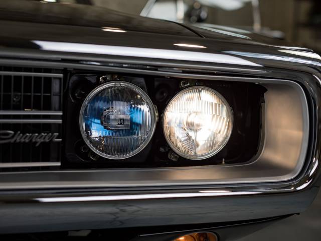 Dodge Charger 318