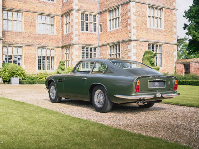 Aston Martin DB 6 Mk II