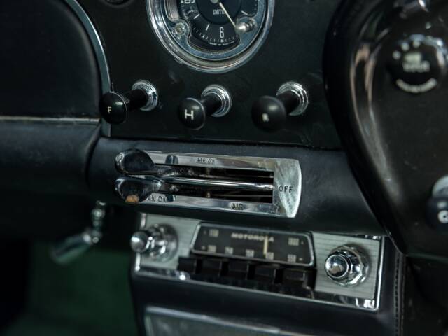 Aston Martin DB 4