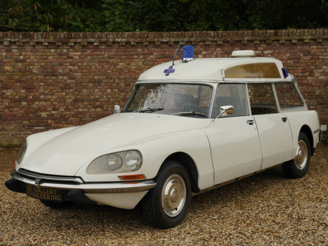 Immagine 1/50 di Citroën DS 20 Break (1973)