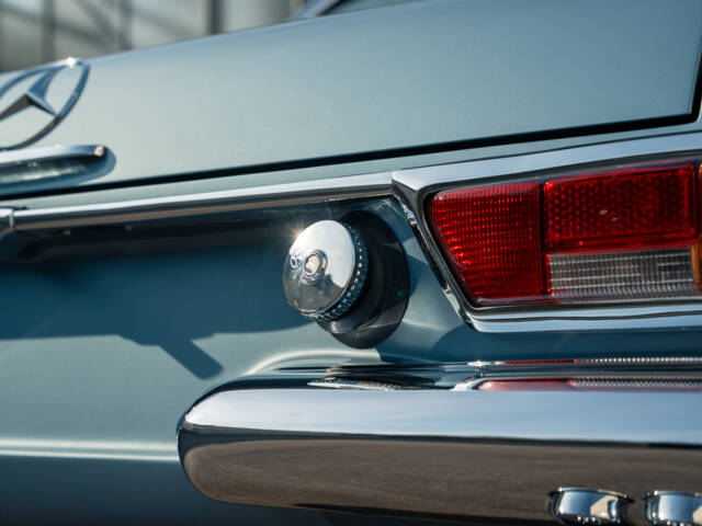 Mercedes-Benz 280 SL