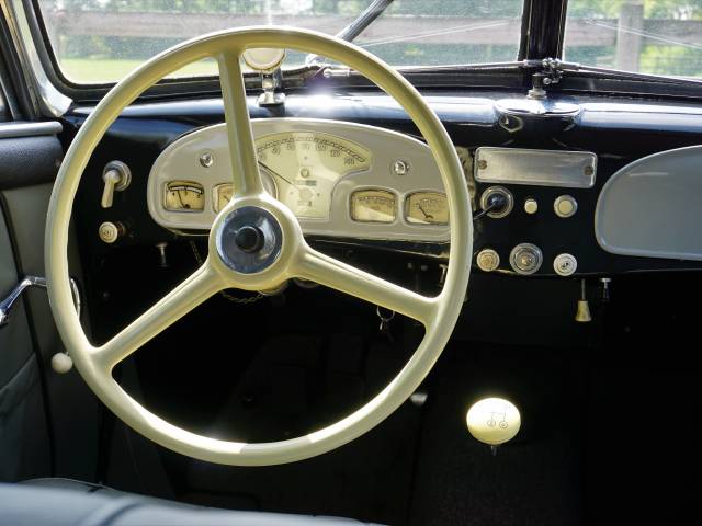 BMW 327