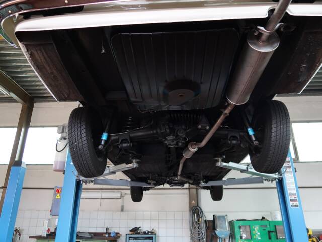 Mercedes-Benz 200 D