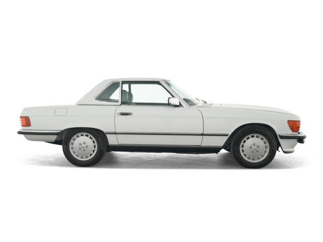 Mercedes-Benz 560 SL