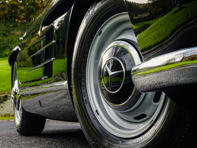 Mercedes-Benz 300 SL Roadster